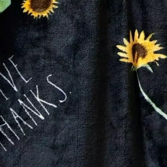 NWT Rae Dunn Give Thanks Soft Plush Throw Blanket 50x70 Black/Sunflower - Picture 4 of 5